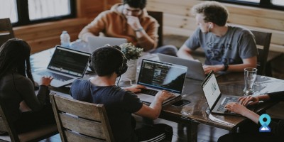 What are other amenities coworking spaces in India provide?