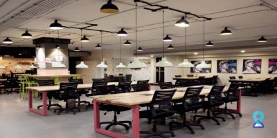 What are some office space etiquettes in Mumbai?
