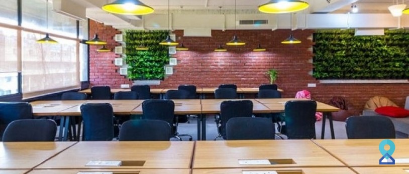 How much space does an employee need in office space in Chandigarh?
