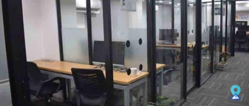 What are the qualities found in the staff of a coworking space?